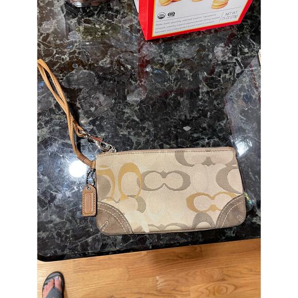 Coach vintage signature CC LOGO WRISTLET BEIGE - Picture 3 of 3
